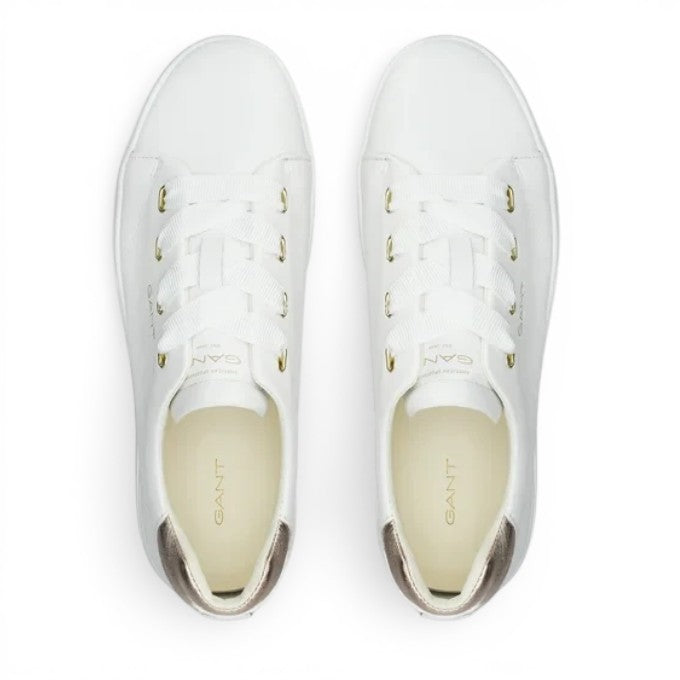 ShoeShop GANT white leather sneakers with ribbon laces and metallic gold heel detail, top-down view.