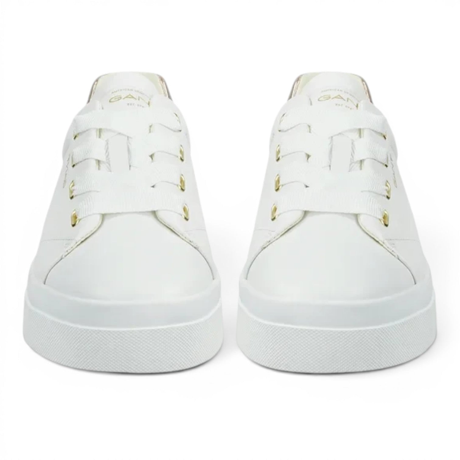 ShoeShop GANT white leather sneakers with ribbon laces and gold eyelets, front view