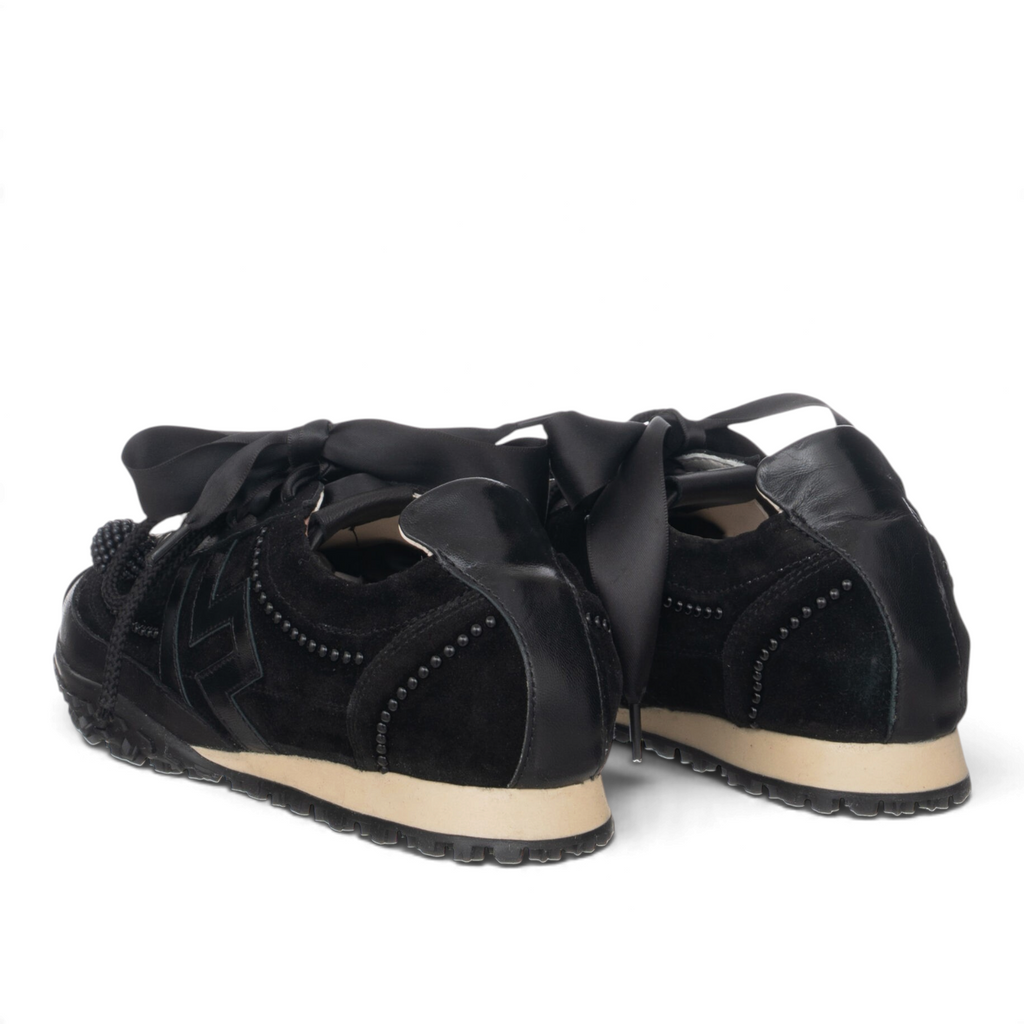 ShoeShop Gio+ CIELOX18 black suede sneakers with ribbon laces and rubber soles, rear view