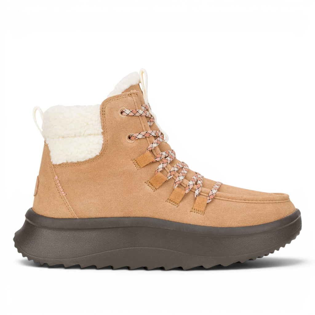 ShoeShop Hey Dude Wendy Peak Apres tan suede winter boots with faux shearling lining and thick platform sole.