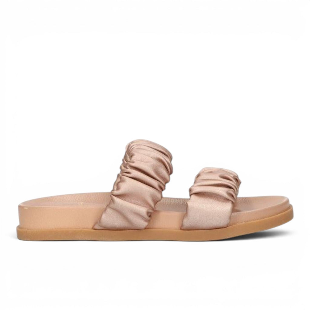 ShoeShop La Strada 2101710 slide sandals in metallic rose gold with ruched double straps and a flat rubber sole.