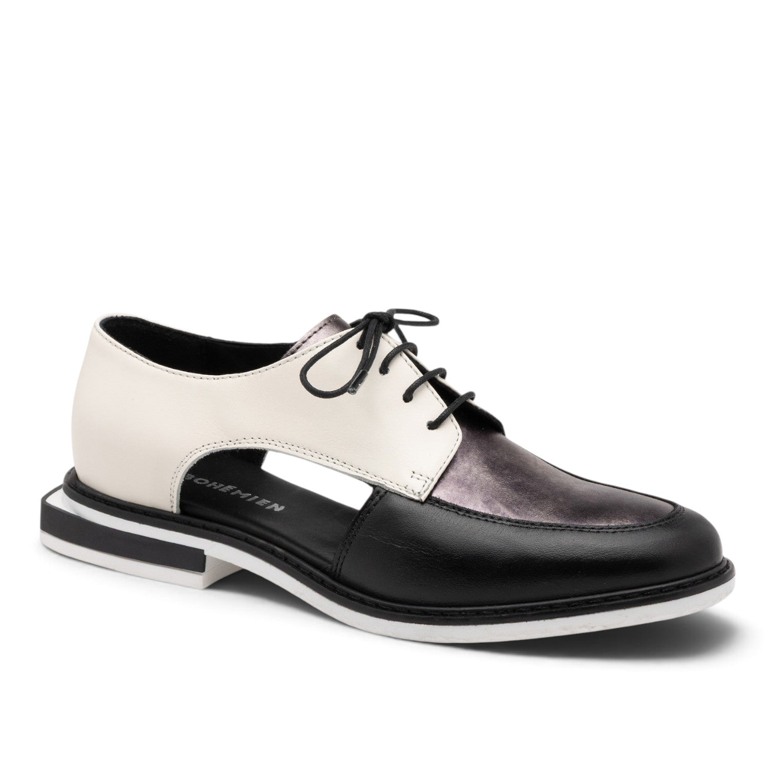 ShoeShop Le Bohemien SU04-6 black and white leather lace-up oxford shoes with cut-out sides and a flat platform sole