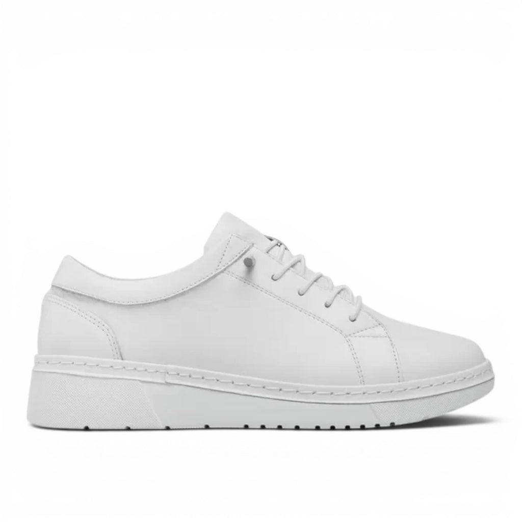 ShoeShop Loretta Vitale 5277 white leather low-top sneakers with lace-up closure and rubber sole.