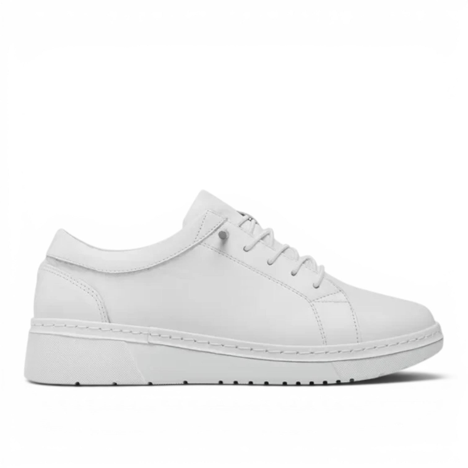 ShoeShop Loretta Vitale 5277 white leather low-top sneakers with lace-up closure and rubber sole.