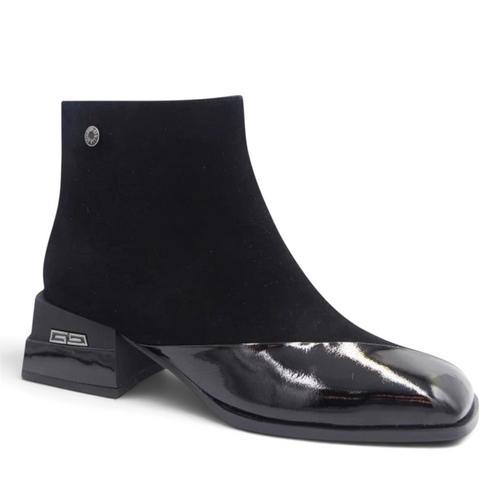 ShoeShop Loretta Vitale C4206 black leather ankle boots with patent toe cap, side zipper, and 5cm block heel
