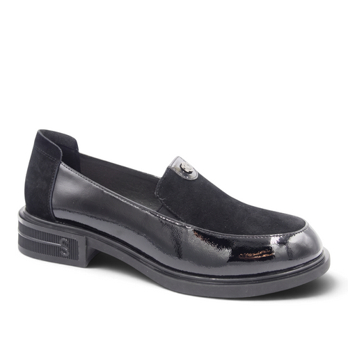ShoeShop Loretta Vitale black leather loafers with a mix of patent and suede textures and a chunky rubber sole