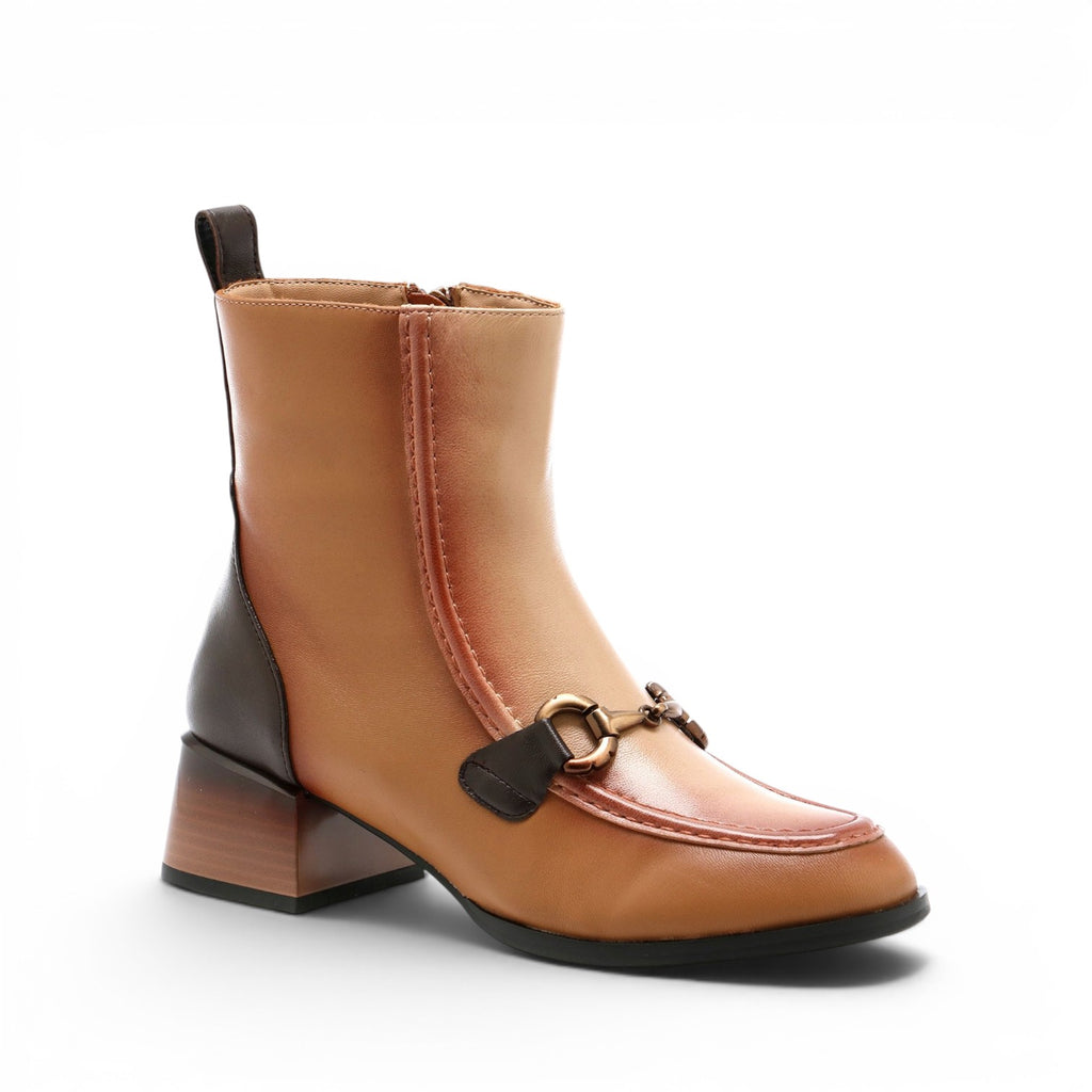 ShoeShop Loretta Vitale C3882 tan leather ankle boots with dark brown heel and gold-tone horsebit hardware detail