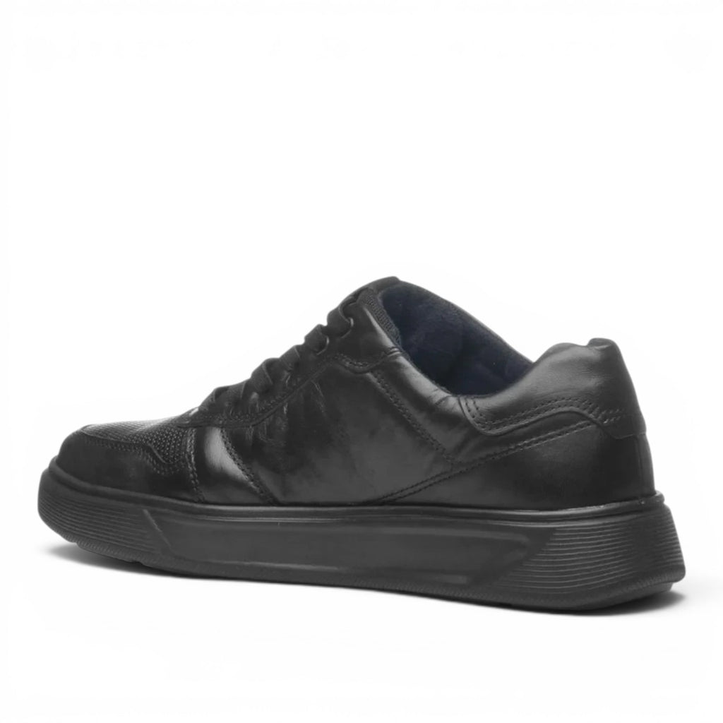 ShoeShop Pegada black leather sneakers with textile lining and durable EVA sole, side view