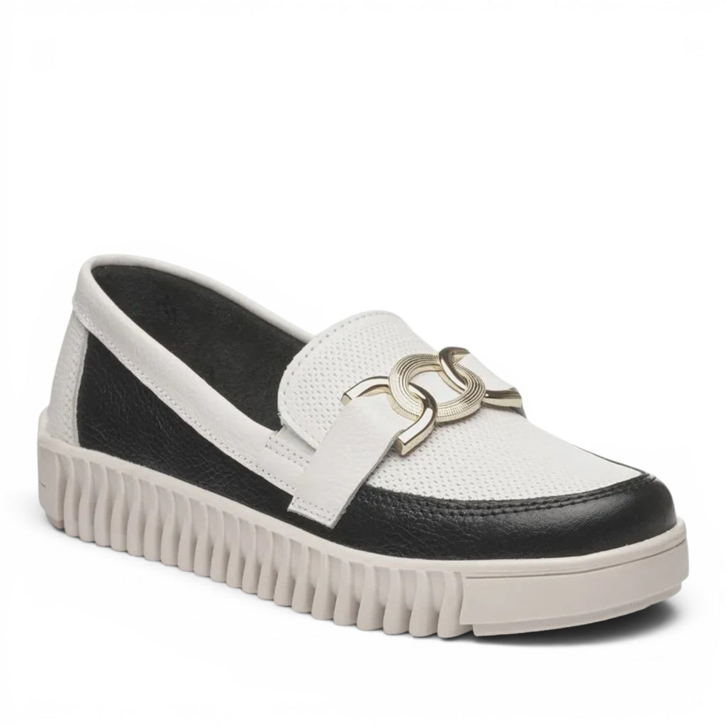 ShoeShop Pegada 210514-03 black and white leather loafers with a metallic chain detail and chunky platform sole