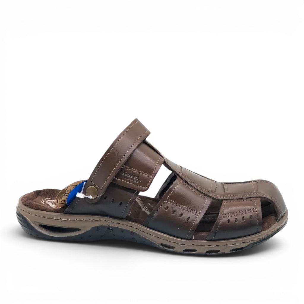 ShoeShop Pegada brown leather closed-toe men's sandal with adjustable strap and cushioned sole