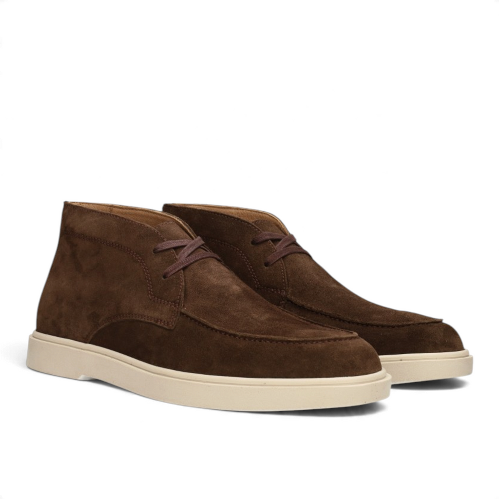 ShoeShop Poelman LIAM-29 brown suede chukka boots with a contrasting white rubber sole and lace-up closure.