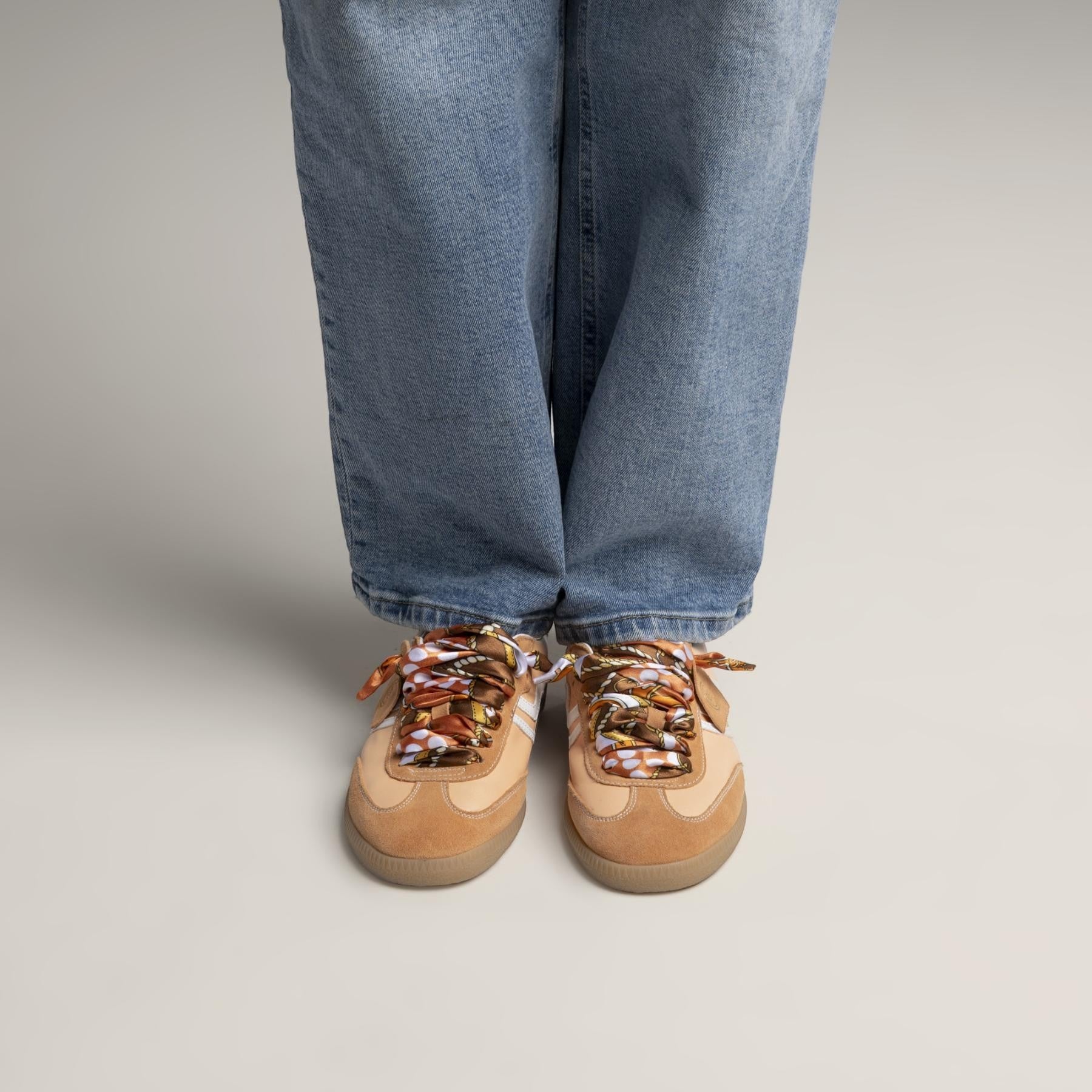 ShoeShop Primabase 51505 sneakers in tan leather and suede with patterned ribbon laces and gum rubber soles.