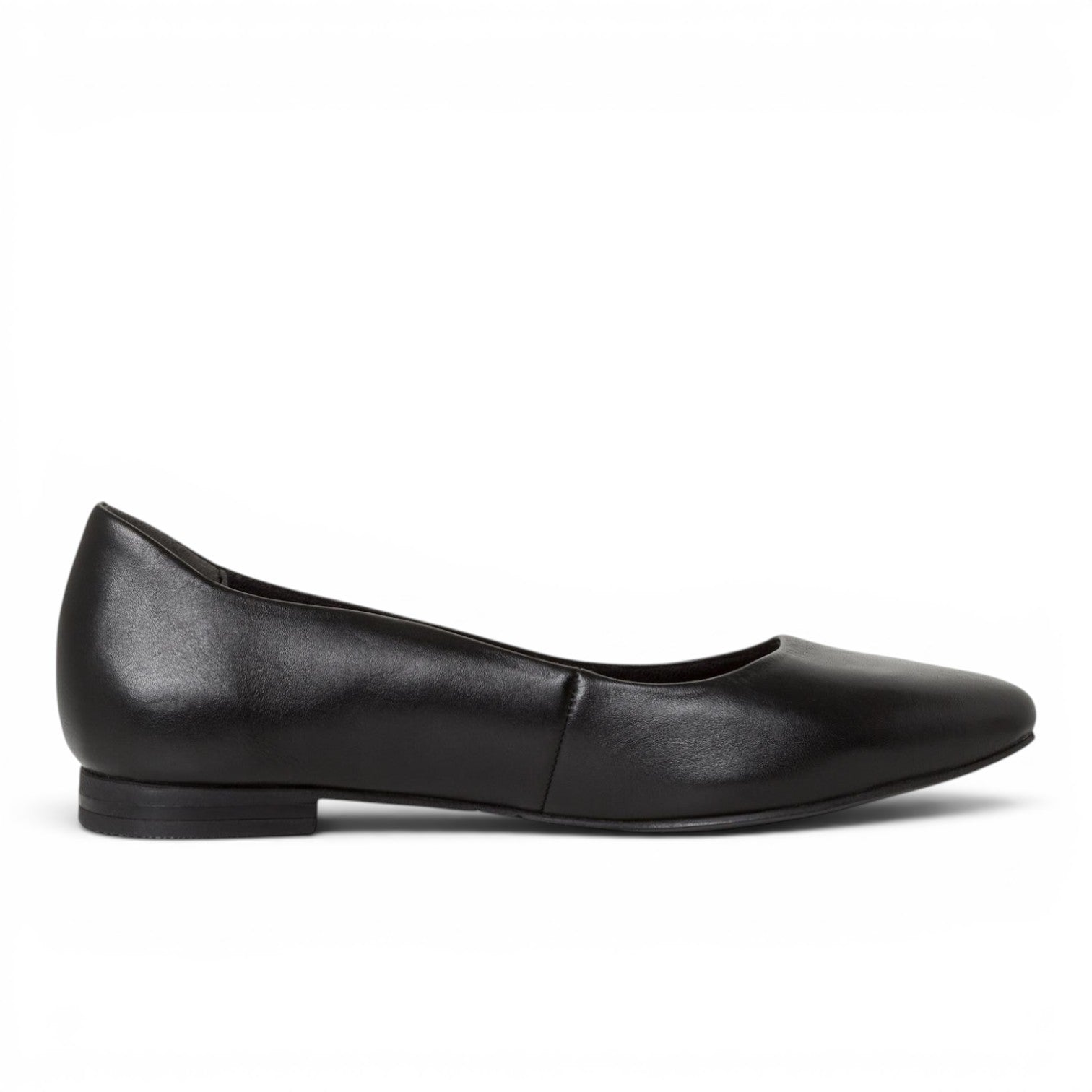 ShoeShop Tamaris black leather ballet flats with a low heel and textile lining