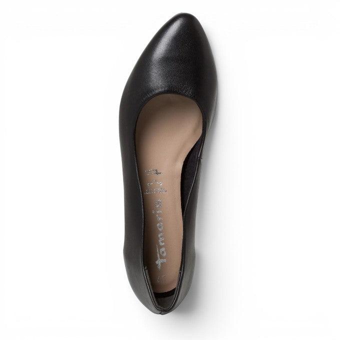 ShoeShop Tamaris black leather pointed toe pump with textile lining and rubber sole, top view