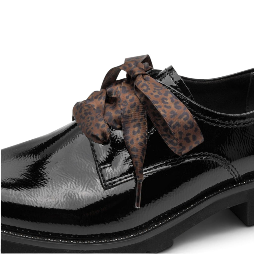 ShoeShop Tamaris black patent leather lace-up shoe with a brown leopard print ribbon lace