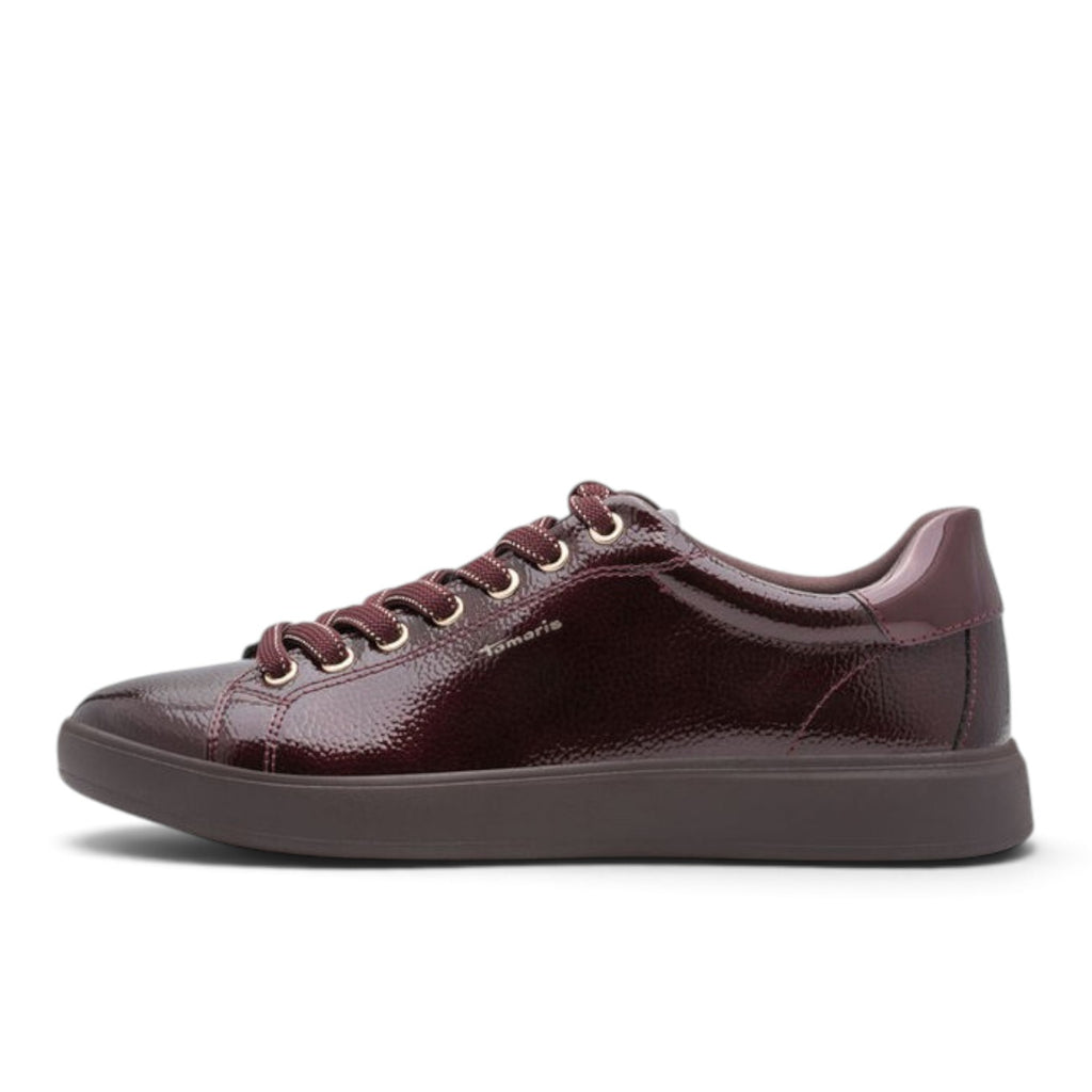 ShoeShop Tamaris burgundy patent leather sneakers with matching laces and a low-profile rubber sole