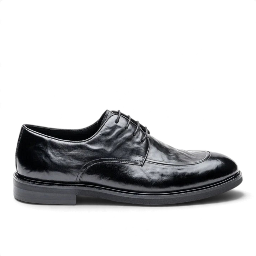 ShoeShop TARGO black leather derby shoe with a polished finish and lace-up closure in a side profile view.