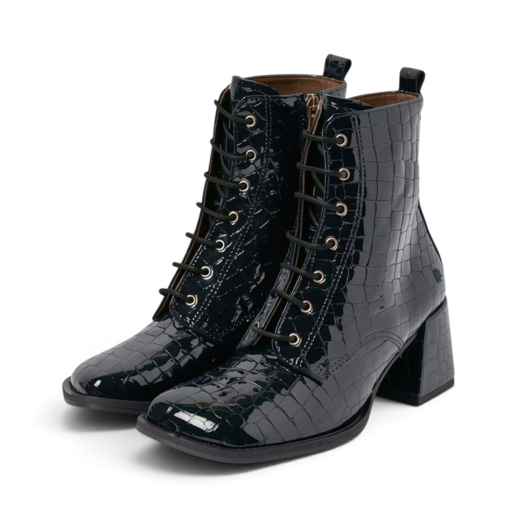 ShoeShop Verona black patent leather lace-up ankle boots with crocodile embossed texture and block heel
