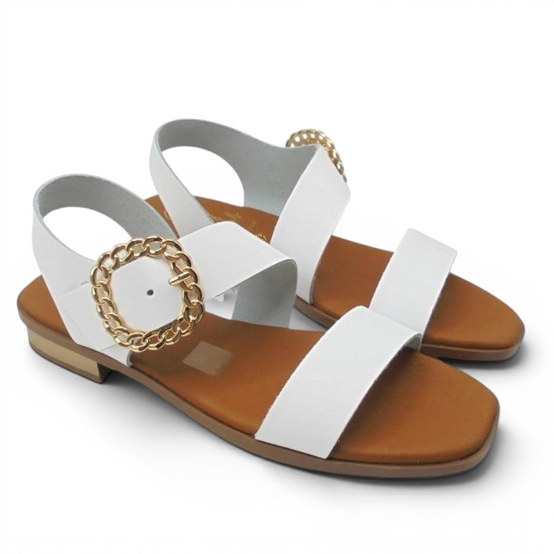 ShoeShop Oh My Sandals 5594 white leather sandals with a gold chain buckle detail and flat brown footbed