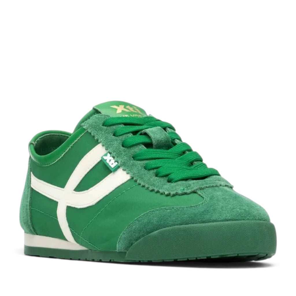 ShoeShop XTI 145218 green low-top sneakers with white side detailing and suede overlays