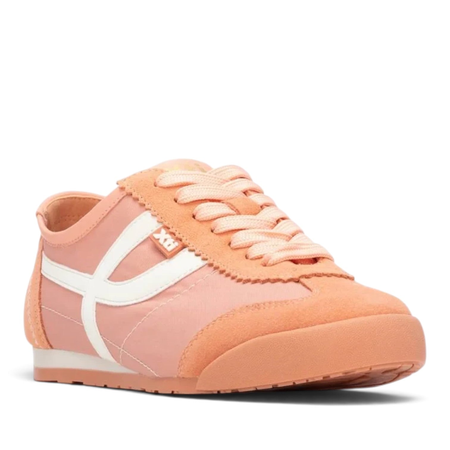 ShoeShop XTI 145218 peach-colored low-top sneakers with white side detailing and suede-like overlays