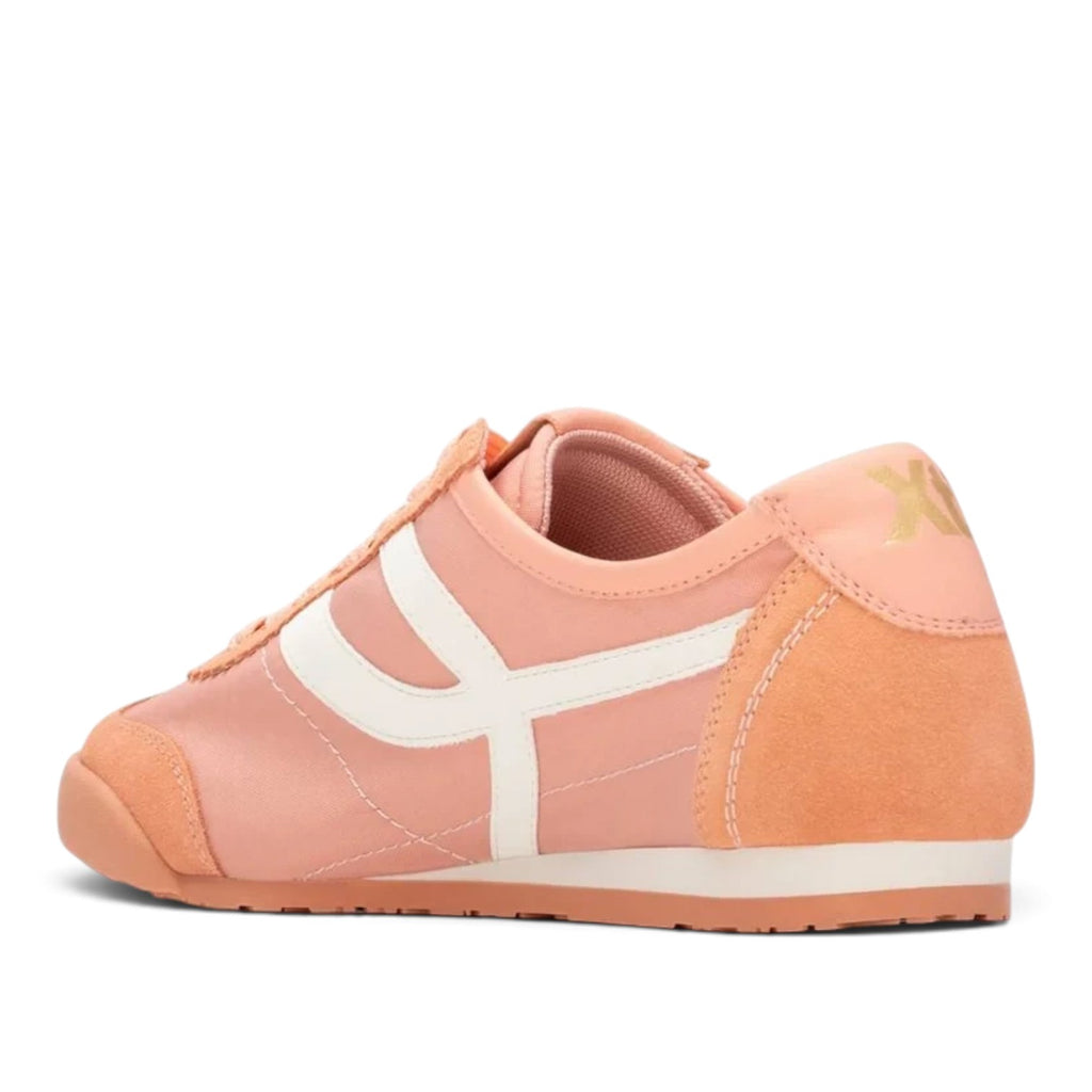 ShoeShop XTI 145218 peach-colored low-top sneakers with white side stripes and suede heel detail