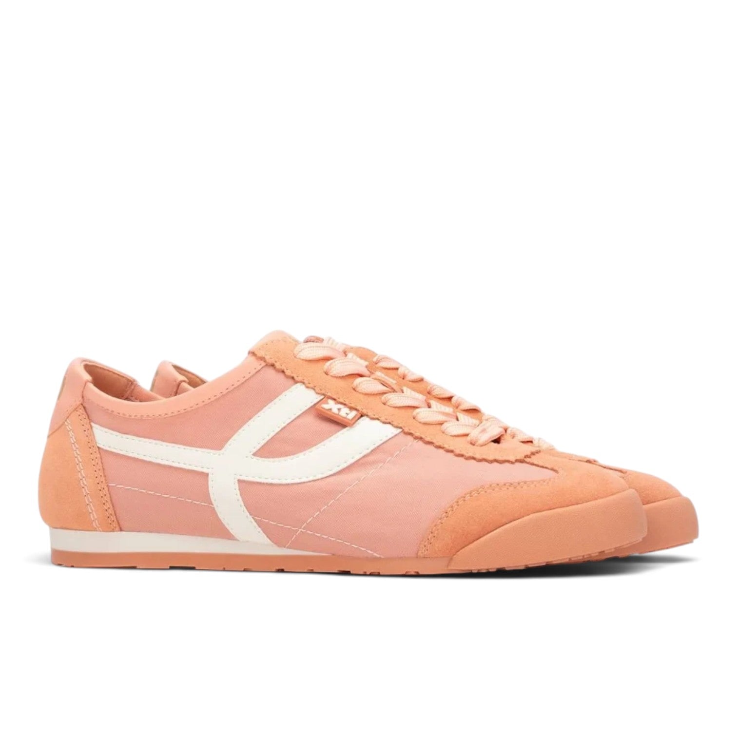 ShoeShop XTI 145218 peach-colored low-top sneakers with white side stripes and suede detailing