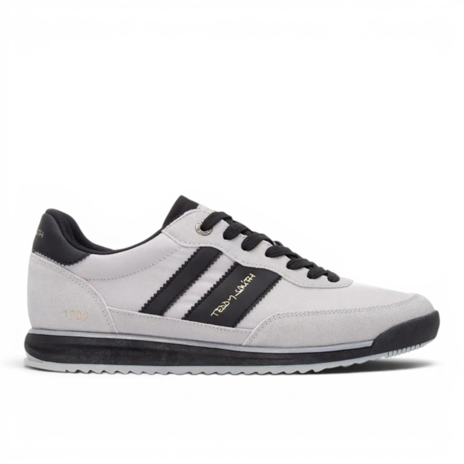 Teddy Smith light grey and black textile and suede sneakers with rubber sole and lace-up closure. Model 120300.