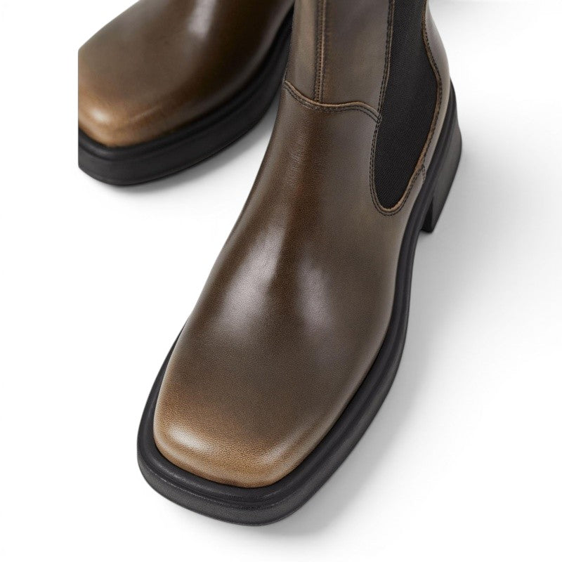 ShoeShop Chelsea style boots in brown leather with a square toe and chunky platform sole.