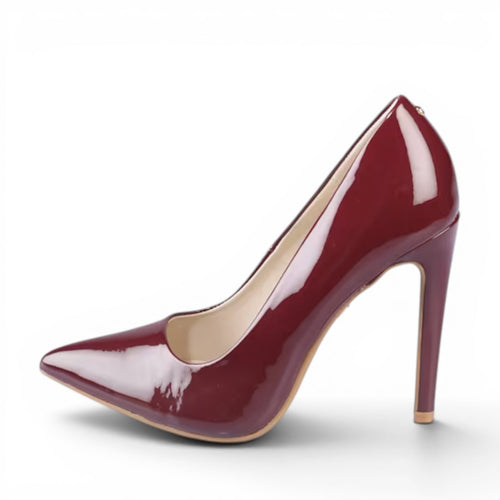 ShoeShop Buffalo 1290215 Sienna pump in glossy burgundy patent leather with a pointed toe and stiletto heel.