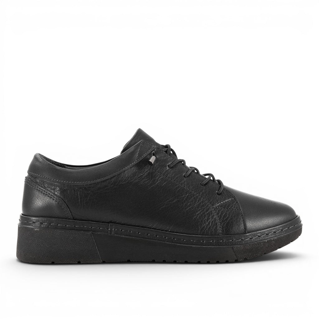 ShoeShop Loretta Vitale 5277 black leather lace-up sneakers with a rubber sole and textured finish.