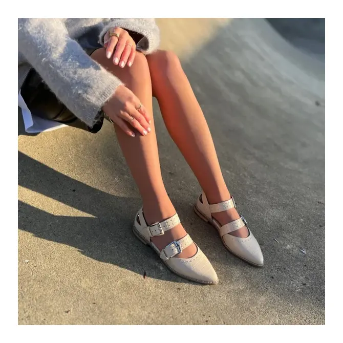 CLOSE_TO_YOU-Loafers-CS8584-0002_BEIGE-2.webp